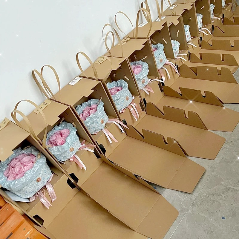 Jednotné hnedé vlnité darčekové krabičky na kvety